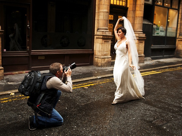 professional wedding photographer tips